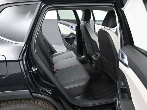 New 2026 Volkswagen Taos SE image 13