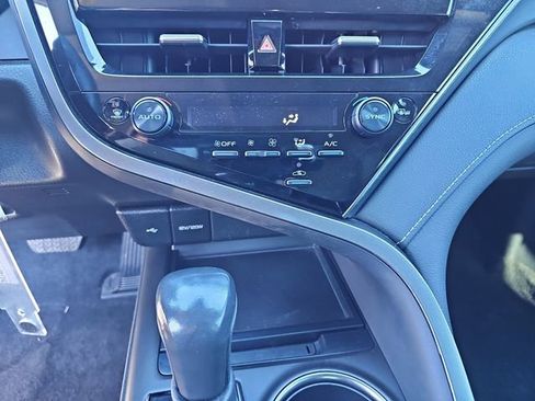 Used 2022 Toyota Camry SE image 26