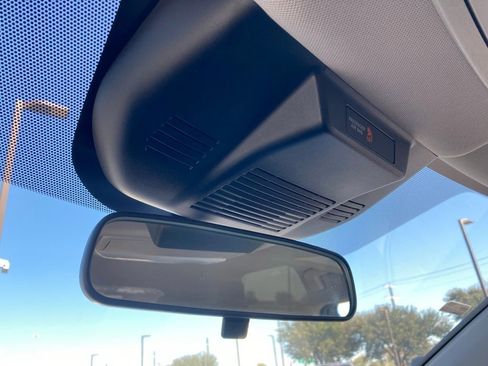 Used 2024 Nissan Rogue SV image 24