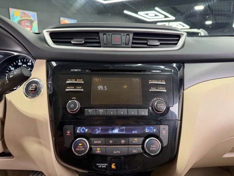 Used 2014 Nissan Rogue SV AWD/4WD image 12