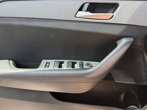 Used 2018 Hyundai Sonata SE FWD image 13