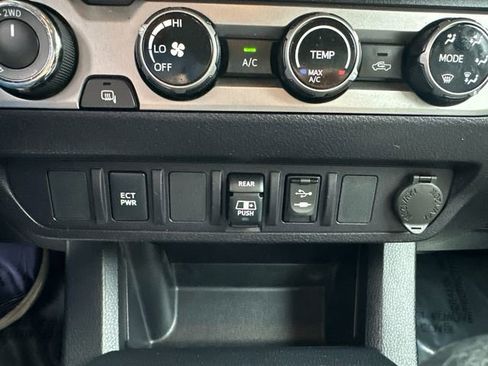 Certified 2018 Toyota Tacoma SR5 image 34