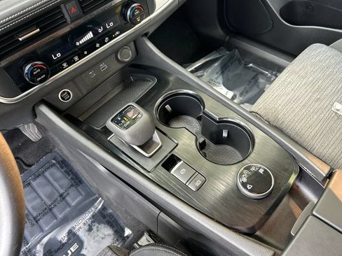 Used 2023 Nissan Rogue SV AWD/4WD image 20