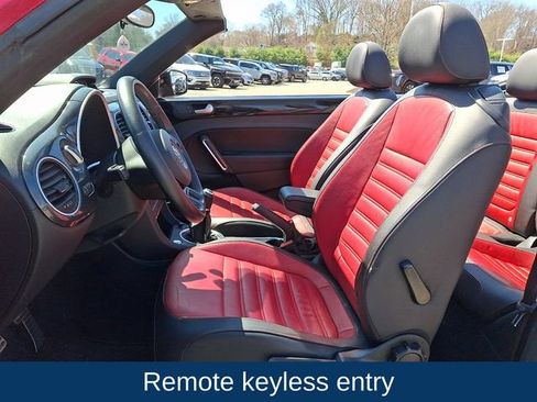 Used 2013 Volkswagen Beetle 2.0T image 2