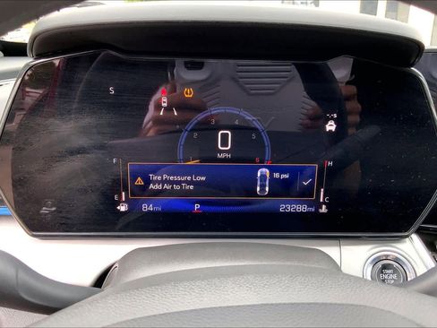 Used 2025 Chevrolet Trax LT image 25