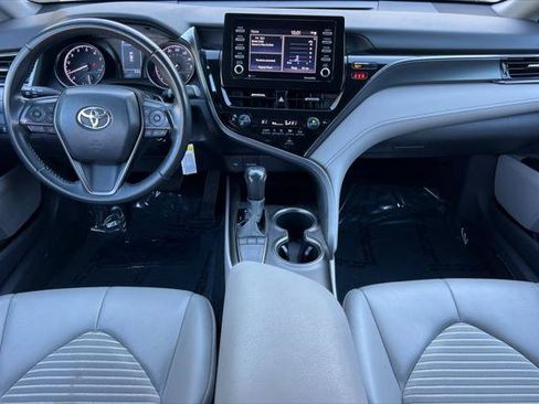 Certified 2022 Toyota Camry SE image 3