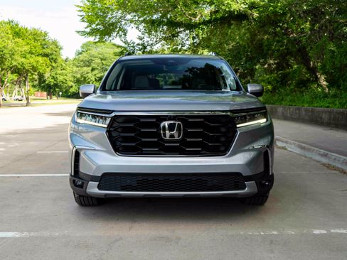 Certified 2024 Honda Pilot Elite image 3