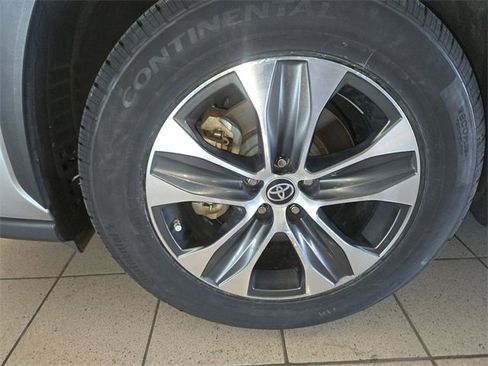 Used 2022 Toyota Highlander XLE image 10