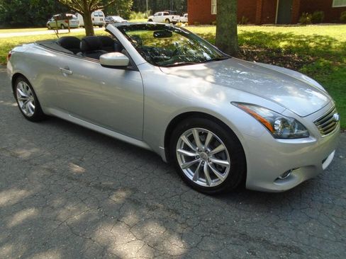 Used 2013 INFINITI G37 Convertible w/ Premium Pkg RWD image 3