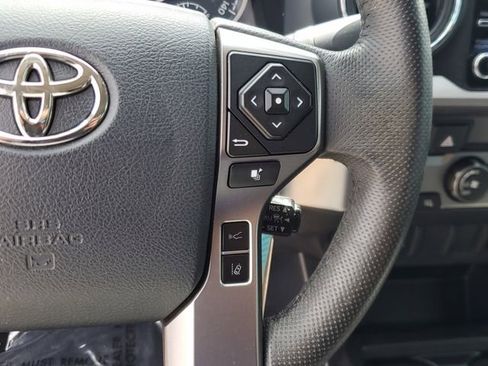 Used 2020 Toyota Tacoma SR5 w/ SR5 Appearance Package (SM) image 21