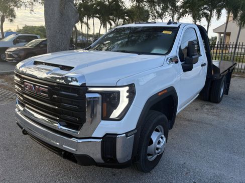 Used 2024 GMC Sierra 3500 Pro w/ Convenience Package image 1