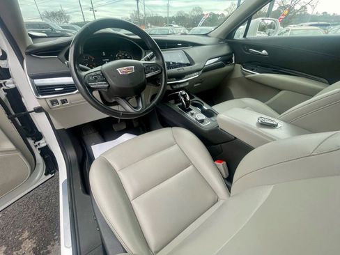 Used 2020 Cadillac XT4 Luxury w/ Cold Weather Package image 5