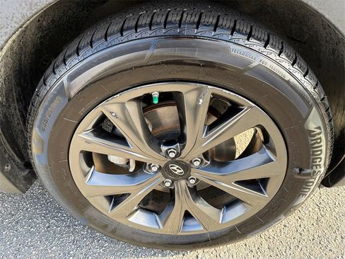 Used 2017 Hyundai Santa Fe Sport image 12