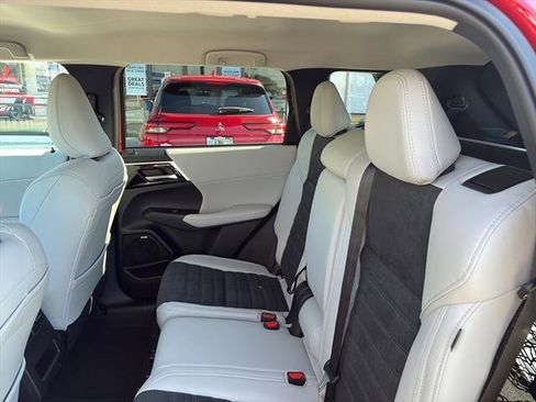 New 2025 Mitsubishi Outlander SE image 14