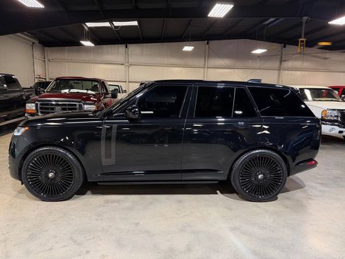 Used 2023 Land Rover Range Rover SE AWD/4WD image 2