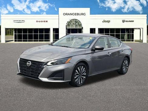 Used 2024 Nissan Altima 2.5 SV FWD image 3