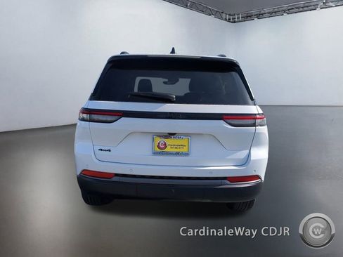 New 2026 Jeep Grand Cherokee Altitude AWD/4WD image 4