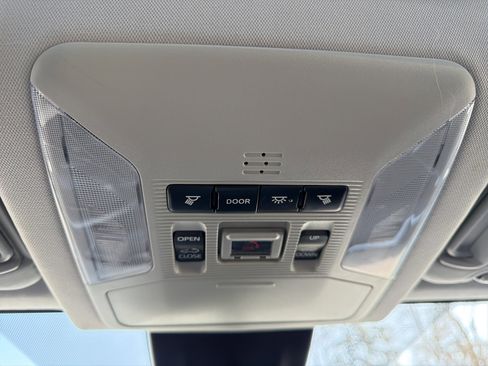 Used 2021 Toyota RAV4 XLE Premium image 29