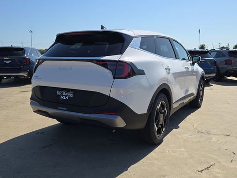 New 2026 Kia Sportage EX image 8