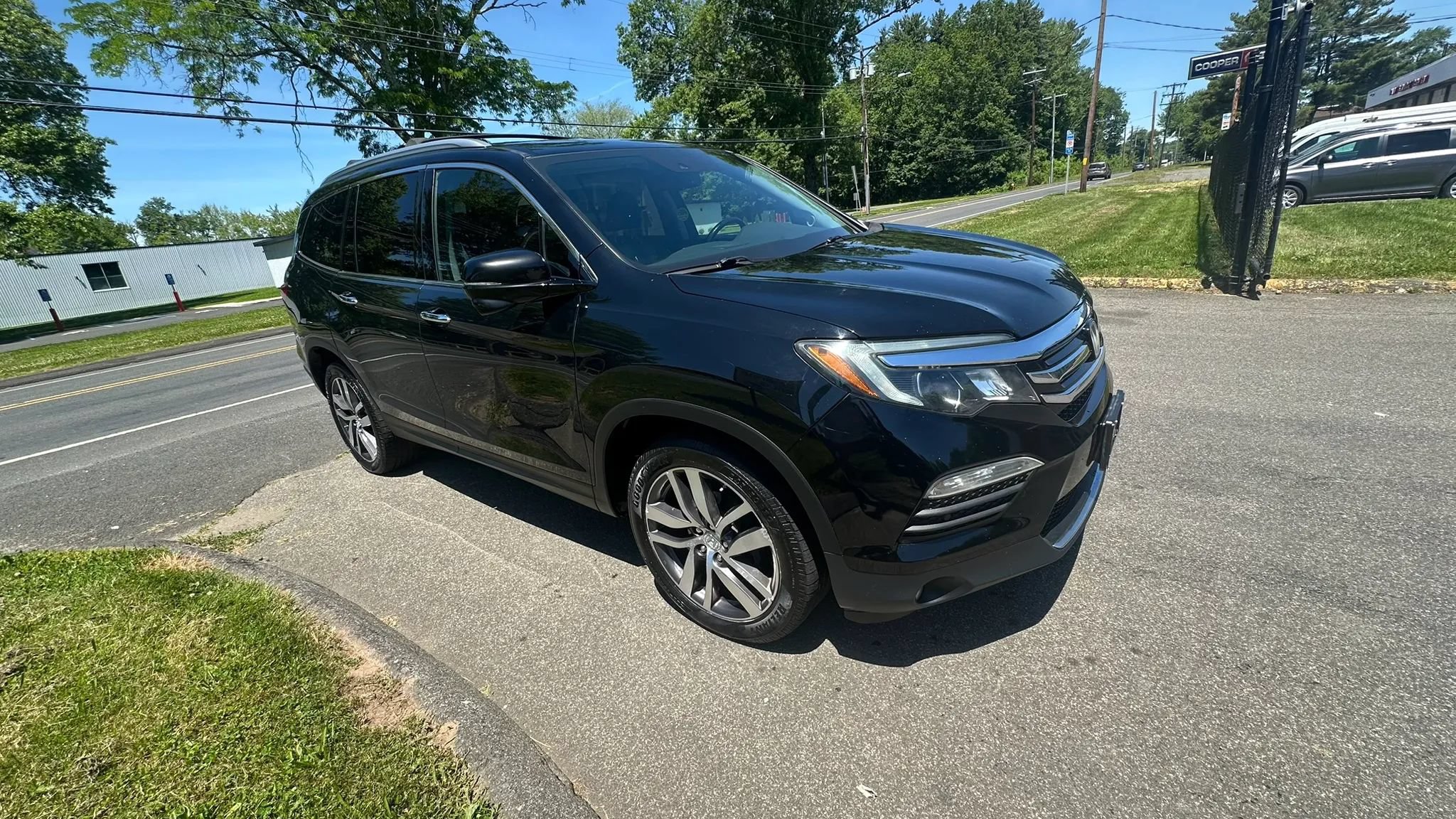 Used 2016 Honda Pilot Touring image 3
