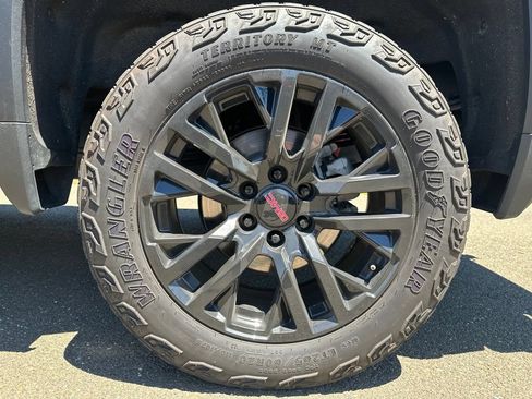 Used 2023 GMC Sierra 1500 AT4 w/ AT4 Premium Package AWD/4WD image 9