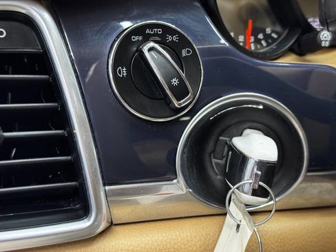 Used 2015 Porsche Panamera 4 image 29