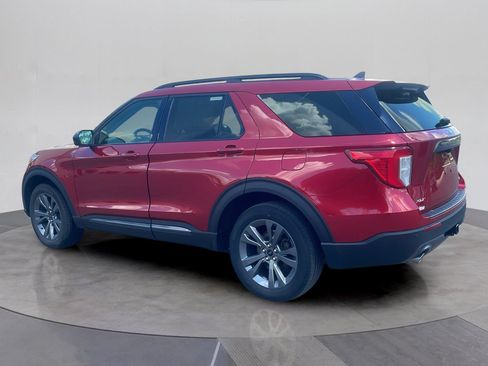 Used 2023 Ford Explorer XLT w/ Equipment Group 202A AWD/4WD image 3