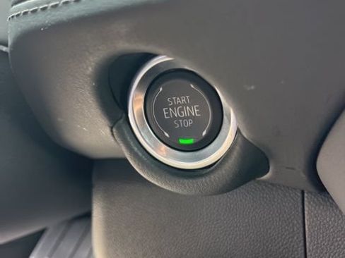 Used 2025 Chevrolet Suburban Z71 AWD/4WD image 25