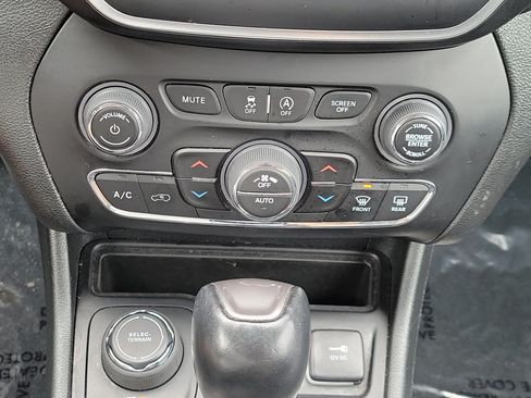 Used 2023 Jeep Cherokee Altitude Lux AWD/4WD image 26
