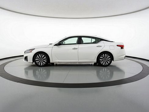 Used 2025 Nissan Altima 2.5 SV FWD image 5