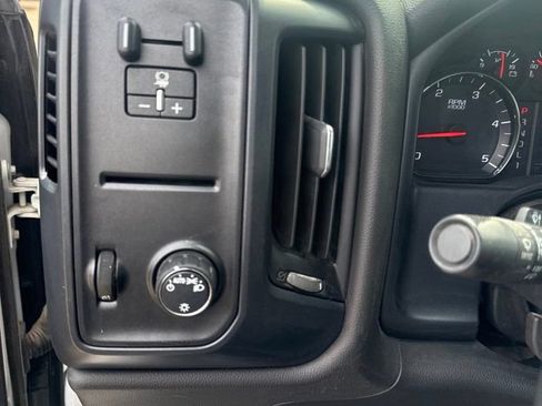 Used 2019 Chevrolet Silverado 2500 W/T w/ WT Convenience Package AWD/4WD image 17