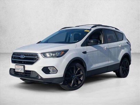 Used 2017 Ford Escape SE w/ Equipment Group 201A image 1