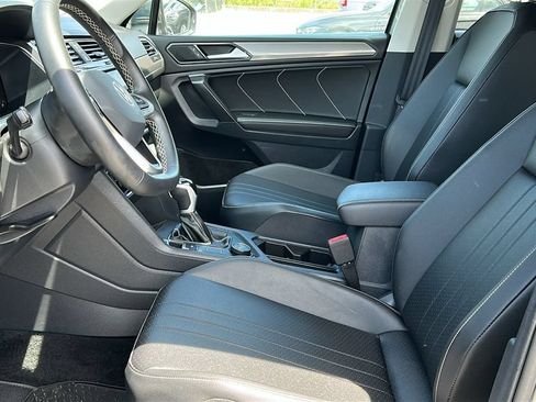 Used 2023 Volkswagen Tiguan SE AWD/4WD image 10