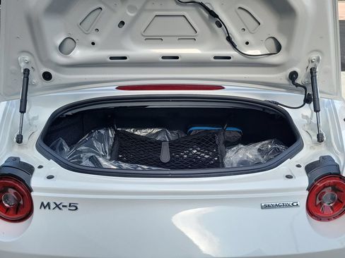 New 2026 MAZDA MX-5 Miata Club w/ Interior Package RWD image 19