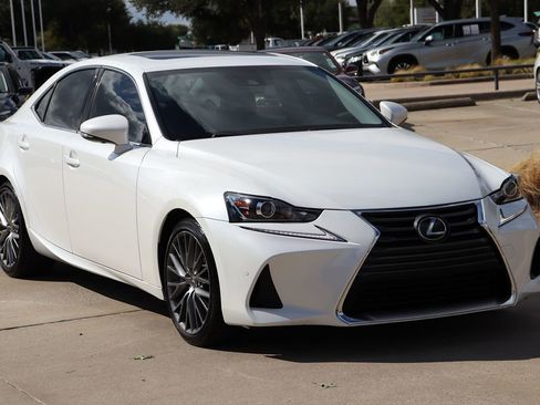 Used 2018 Lexus IS 300 AWD image 2