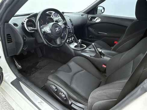 Used 2016 Nissan 370Z w/ Sport Package image 12