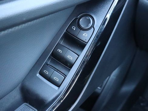 New 2026 Chevrolet Equinox LT w/ Convenience Package II FWD image 17