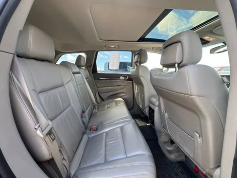 Used 2011 Jeep Grand Cherokee Laredo AWD/4WD image 12
