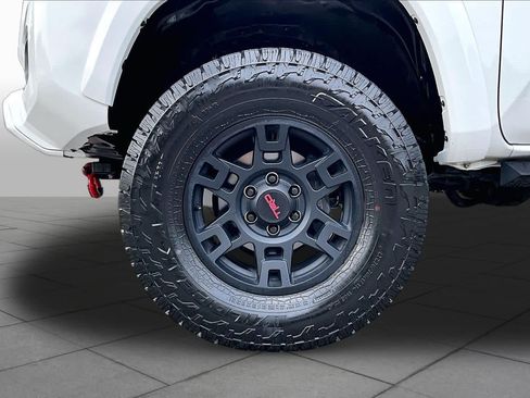 Used 2022 Toyota Tacoma TRD Sport w/ TRD Premium Sport Package AWD/4WD image 11