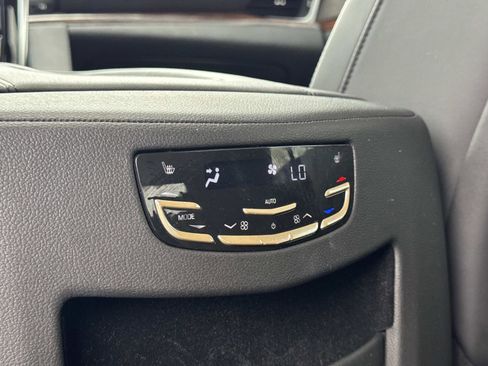 Used 2020 Cadillac Escalade Luxury image 27