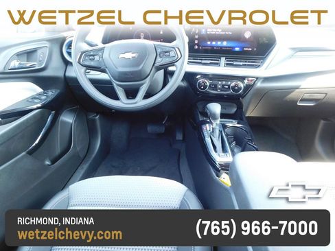 Used 2025 Chevrolet Trax LT FWD image 15