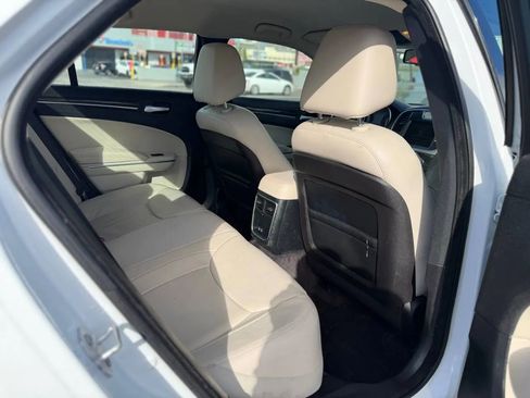 Used 2016 Chrysler 300 Limited image 30