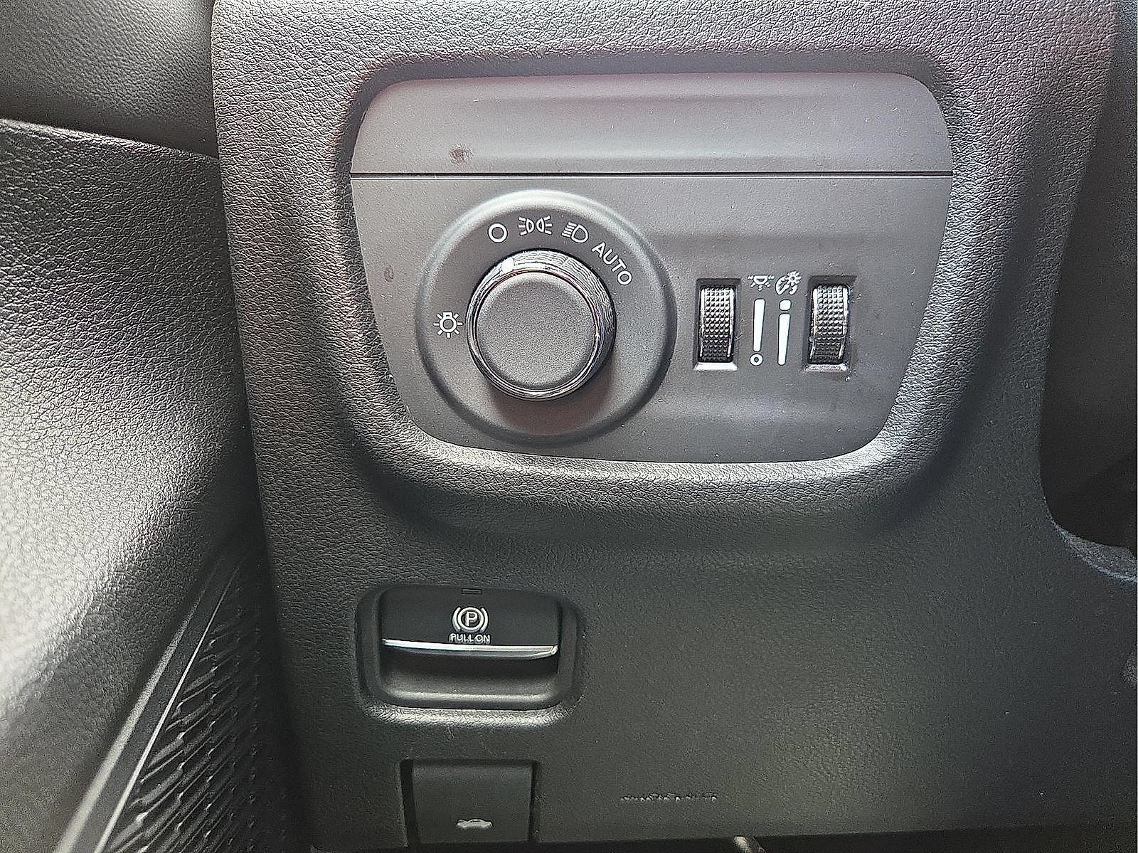 Used 2024 Jeep Grand Cherokee Altitude AWD/4WD image 18