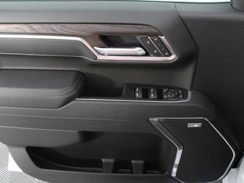 New 2026 GMC Sierra 1500 SLT image 14