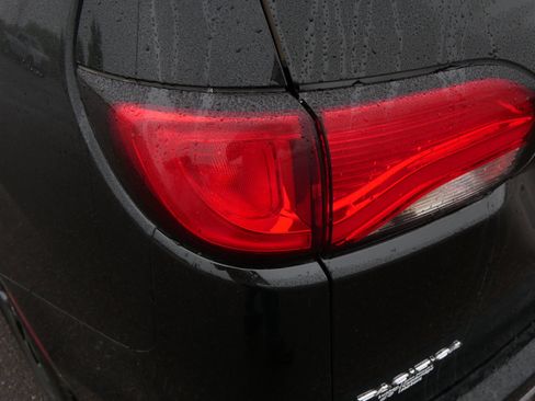 Used 2020 Chrysler Pacifica Touring-L FWD image 17