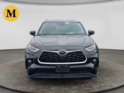Used 2023 Toyota Highlander XLE AWD/4WD image 9