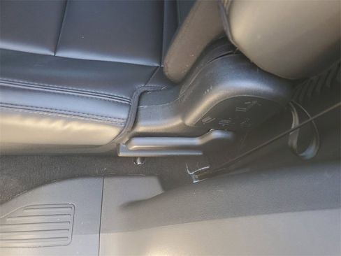 Used 2019 Ford Explorer XLT w/ Equipment Group 202A image 13