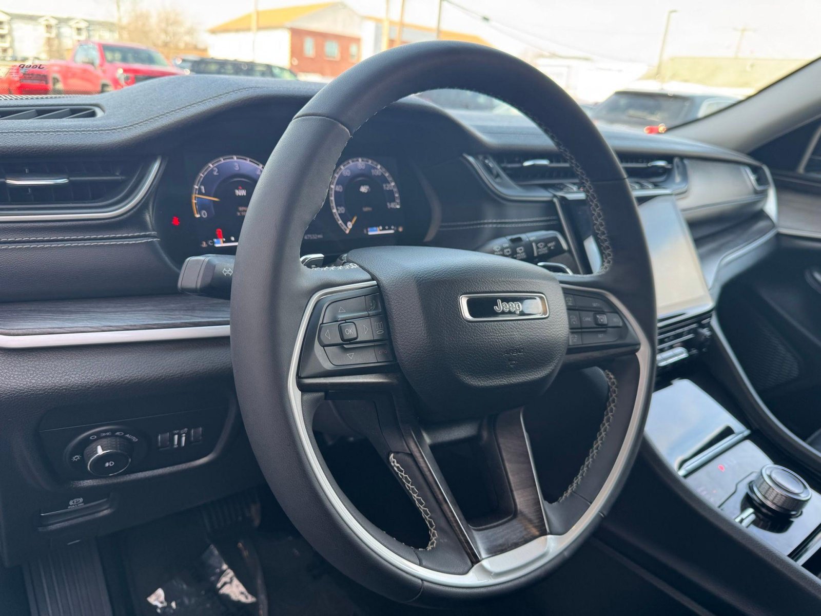 Used 2023 Jeep Grand Cherokee Limited w/ Black Appearance Package AWD/4WD image 25