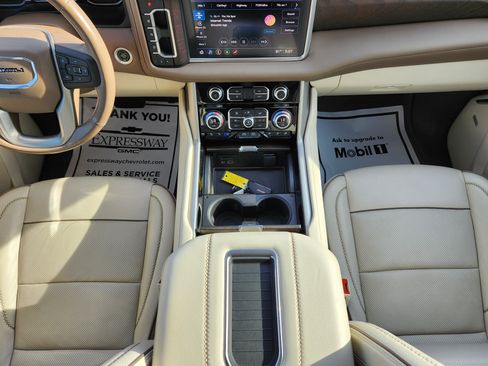 Used 2021 GMC Yukon XL Denali w/ Denali Premium Package AWD/4WD image 18