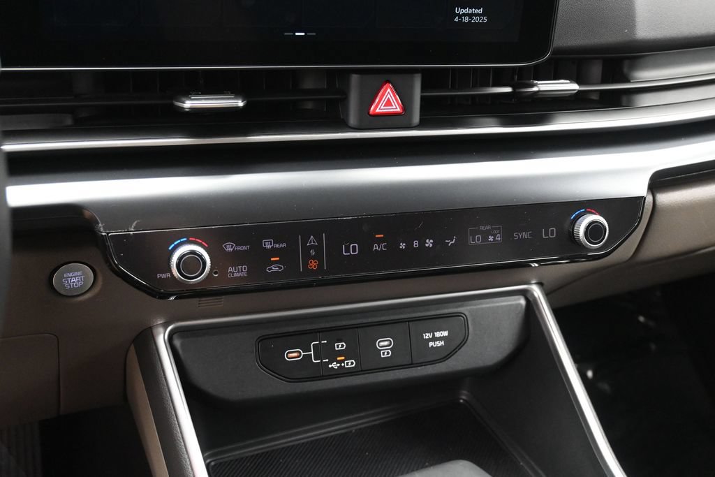 Used 2025 Kia Carnival FWD image 18